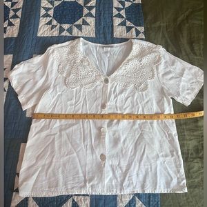Vintage lace collared blouse size M